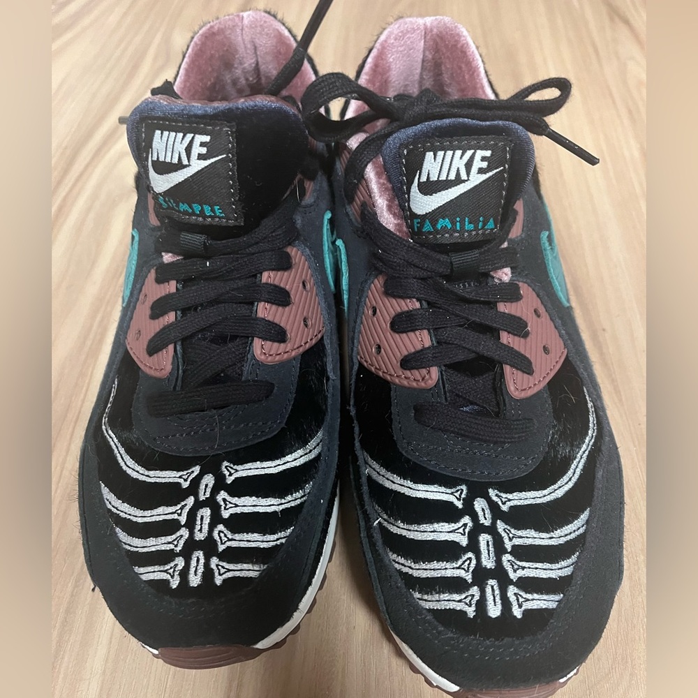 Womens Nike Siempre Air Max